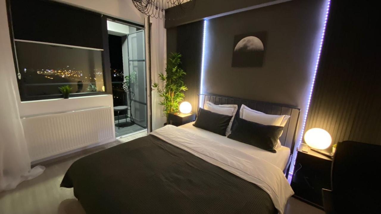 ياش Palas Mall Apartment Q Residence المظهر الخارجي الصورة